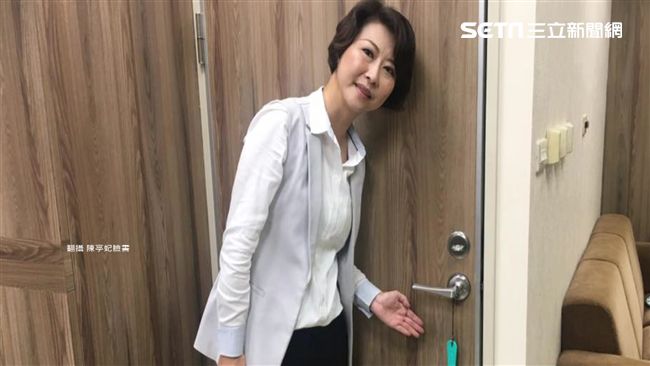 穿長袖搖扇抗暑？陳亭妃：穿衣習慣