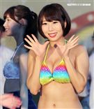 第六屆TAE台灣成人博覽會內容精采包括AV女優大膽與粉絲互動、泡泡浴、鋼管秀、舞孃等等。（記者邱榮吉/攝影）