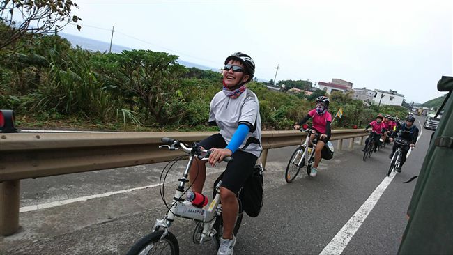 單車環島圓夢　獨臂少女不喪志