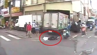 騎士被撞噴飛！恐怖路口半月就來一次