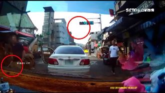 綠燈等飲料不走遭叭　惡駕駛持棒叫囂