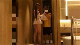 性感睡衣應門…人妻色誘外送員淫片瘋傳　快遞公司怒報警
網路