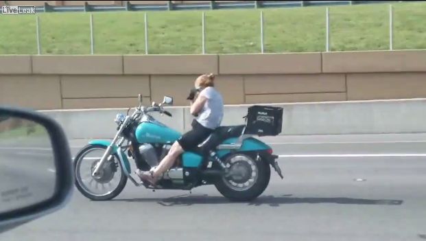 騎士加速前神位移　下一秒只見車尾燈