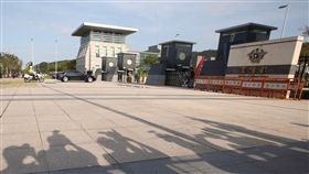 2017年政軍兵推6日進入最後階段，總統蔡英文車隊上午進入圓山指揮所，演練各項危機研析及處理。圖為總統車隊在7時45分進入圓指所。 中央社記者吳翊寧攝 106年8月6日