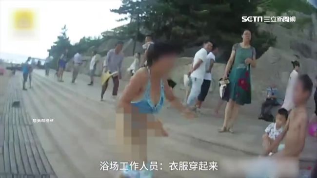 兒走失害沒游到泳　陸婦崩潰沙灘裸奔
