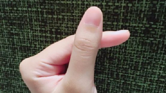「手指愛心」太氾濫　網：在搓痣毛？