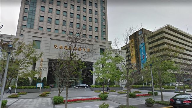 台電供電亮紅燈？交通部大樓瞬間跳電