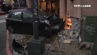 喝掛再上？酒駕男逆向自撞糕餅店骨折