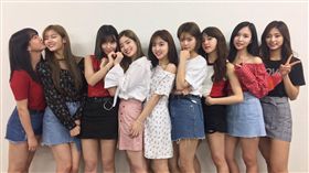 TWICE上傳成員合照，感謝日本粉絲熱情支持。（圖／翻攝自TWICE推特）