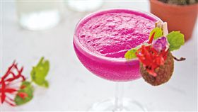 名家／商業周刊／烈酒香氣就用新鮮水果補位　啜飲一杯黑森林（勿用）