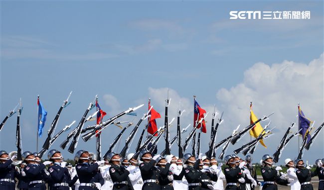 空軍慶祝八一四勝利八十周年空軍官校營區開放。（記者邱榮吉/攝影）