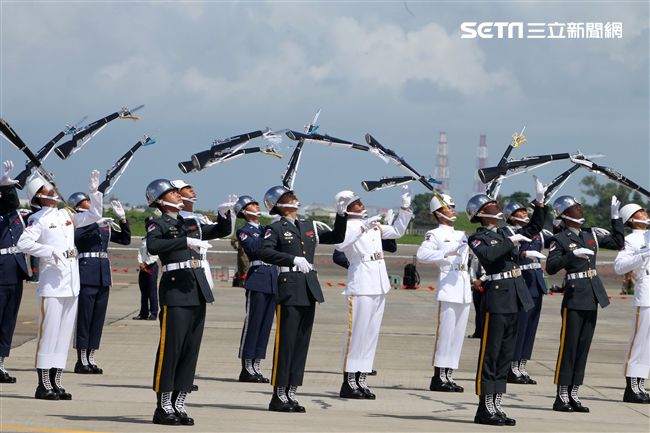 空軍慶祝八一四勝利八十周年空軍官校營區開放。（記者邱榮吉/攝影）