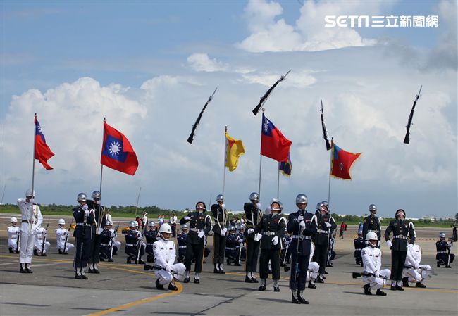 空軍慶祝八一四勝利八十周年空軍官校營區開放。（記者邱榮吉/攝影）