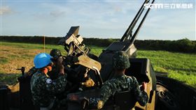「GDF-006型35公厘雙管防空快砲」是空軍防砲部隊的要地防禦利器，以雷達精確導引。（記者邱榮吉/屏東枋山拍攝）