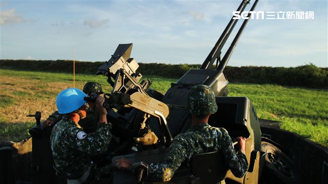 精準命中！空軍35快砲夜間射擊曝光