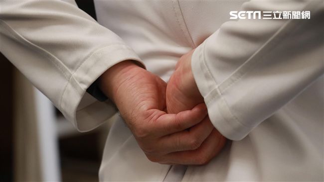 久坐辦公腰椎壓力大　必學六招保健操