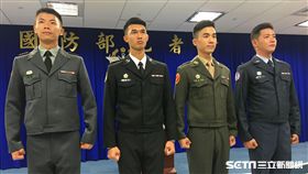 國防部公佈新款冬季外套 艾森豪短夾克 盧冠妃攝