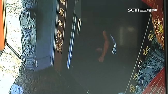 舉頭有「電眼」　賊偷香油錢火速落網