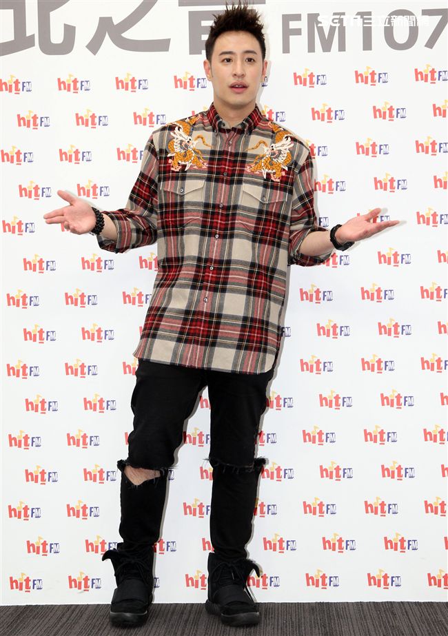 潘瑋柏與異類寶寶互動。（記者邱榮吉/攝影）