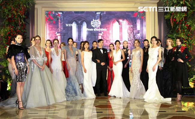 時尚秀以中古世紀西班牙皇族氣息貫穿，透過西班牙「女神」、「女鬥士」、「女王」三個貴族服飾風格，將中古世紀的柔美與勇猛相融，巴黎的內衣文化與時尚理念，結合現代感碰撞下的新潮流，交織出如史詩般的藝術之美。（記者邱榮吉/攝影）