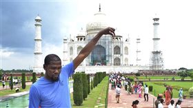 ▲杜蘭特在泰姬瑪哈陵。（圖／美聯社／達志影像）