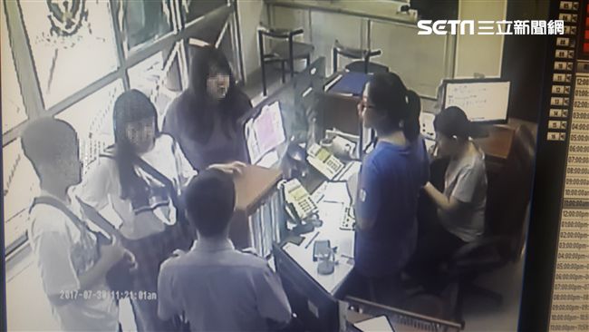 韓男：比賽泳褲丟了！ 求警秒破案