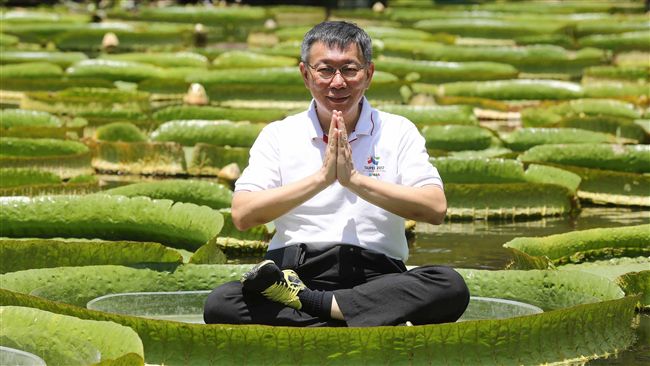 柯文哲體驗大王蓮　直喊「毛毛的」