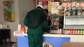 郵差 流汗
爆廢公社
https://www.facebook.com/photo.php?fbid=10210534565740412&set=gm.1518824408264200&type=3&theater