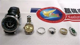 陳男到女性友人家中打牌，得知對方家中收藏名錶及珠寶，遂夥同鄭姓慣竊前往行竊，警方獲報後循線追查，先逮獲鄭男再拘提陳男，並追回部分贓物（翻攝畫面）