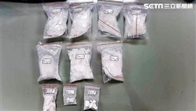  胡男因毒品案遭通緝，警方循線將他逮獲，當場搜出海洛因及安非他命，但胡男拜託警方幫他圓夢，讓已經舉辦過婚宴的他，能與吳姓女友辦理結婚登記（翻攝畫面）