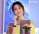 劉奕兒一身活潑亮麗的造型出席手機活動。（記者邱榮吉/攝影）