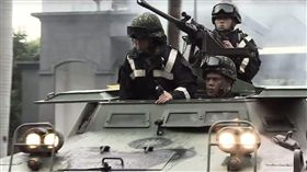 政軍兵推實彈上陣！蔡英文霸氣嗆「自由民主將戰勝一切！」（圖／翻攝自《國防部發言人》臉書）政軍,兵推,影片,總統,國安,臉書,國防部,發言人,台灣,網路,中華民國,大陸,外敵,裝甲車,民主,國軍