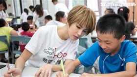 曾沛慈化希望導師　起飛13個小小希望