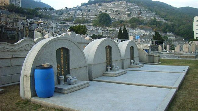 兄弟靠撿死人骨頭　3個月賺一棟房