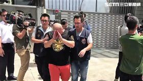 台北市刑大偵三隊破獲詐騙集團，利用大陸交友網站及通訊軟體QQ，鎖定對岸的多金單身熟女，以日本夜店男公關話術，及一同移民美加等願景，詐騙對方存款（楊忠翰攝）