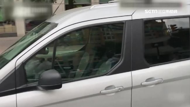 透明人開車？弔詭無人車座椅下藏玄機