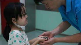 大陸河南7歲女童王越罹患石骨症／大河報微博