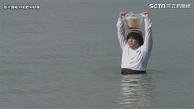 別人囝仔死袂了？飲料舉高涉水外送　颱風天外送甘苦談