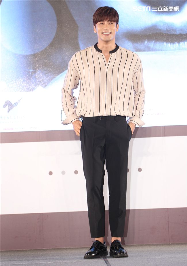 韓國男星成勛先前因演出韓劇《焦急的羅曼史》人氣大漲暴紅也有了「最帥本部長」的稱號，（10）日提前與媒體會面。（記者邱榮吉/攝影）