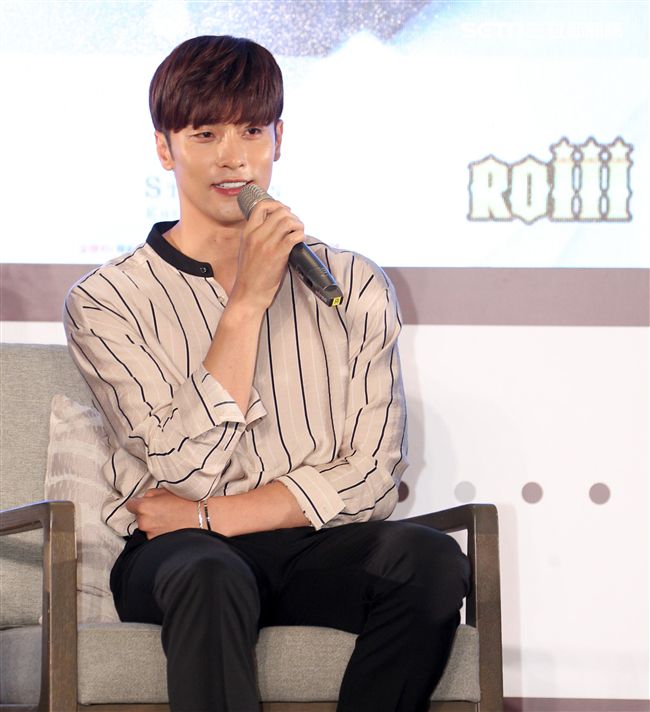 韓國男星成勛先前因演出韓劇《焦急的羅曼史》人氣大漲暴紅也有了「最帥本部長」的稱號，（10）日提前與媒體會面。（記者邱榮吉/攝影）