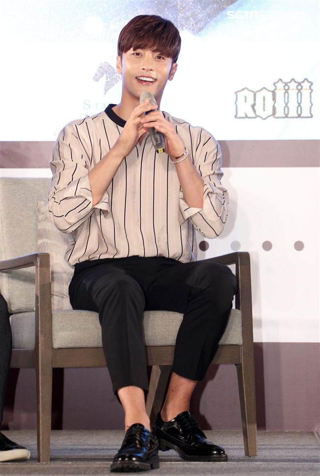 韓國男星成勛先前因演出韓劇《焦急的羅曼史》人氣大漲暴紅也有了「最帥本部長」的稱號，（10）日提前與媒體會面。（記者邱榮吉/攝影）