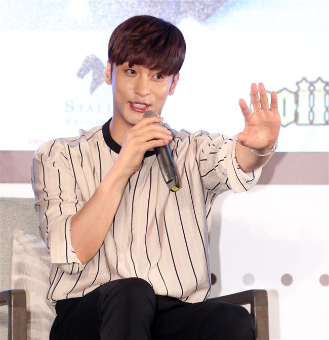 韓國男星成勛先前因演出韓劇《焦急的羅曼史》人氣大漲暴紅也有了「最帥本部長」的稱號，（10）日提前與媒體會面。（記者邱榮吉/攝影）