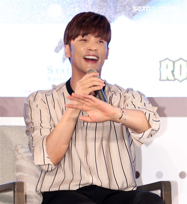 韓國男星成勛先前因演出韓劇《焦急的羅曼史》人氣大漲暴紅也有了「最帥本部長」的稱號，（10）日提前與媒體會面。（記者邱榮吉/攝影）