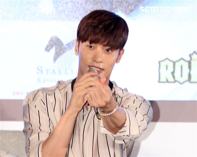 韓國男星成勛先前因演出韓劇《焦急的羅曼史》人氣大漲暴紅也有了「最帥本部長」的稱號，（10）日提前與媒體會面。（記者邱榮吉/攝影）