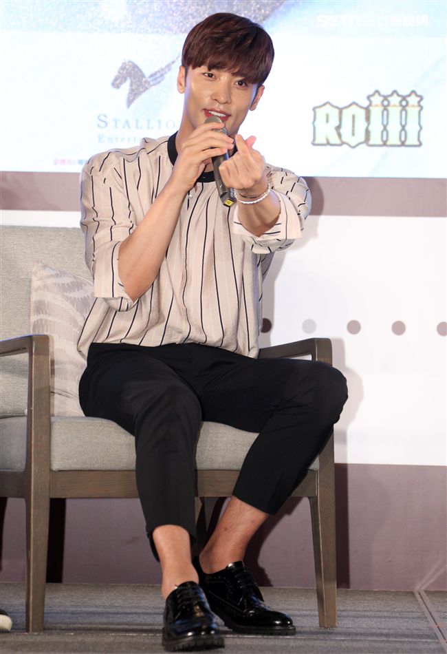 韓國男星成勛先前因演出韓劇《焦急的羅曼史》人氣大漲暴紅也有了「最帥本部長」的稱號，（10）日提前與媒體會面。（記者邱榮吉/攝影）