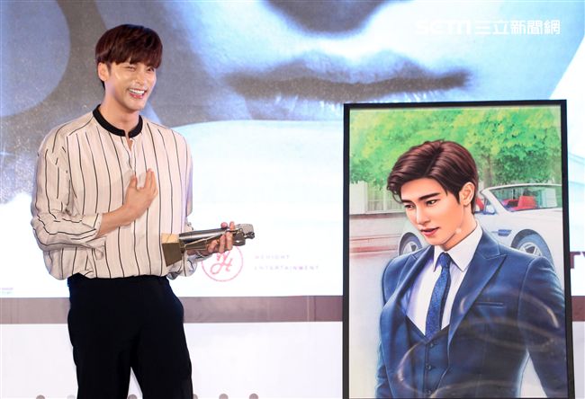 韓國男星成勛先前因演出韓劇《焦急的羅曼史》人氣大漲暴紅也有了「最帥本部長」的稱號，（10）日提前與媒體會面。（記者邱榮吉/攝影）