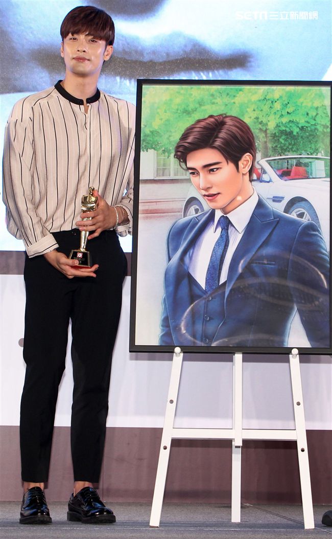 韓國男星成勛先前因演出韓劇《焦急的羅曼史》人氣大漲暴紅也有了「最帥本部長」的稱號，（10）日提前與媒體會面。（記者邱榮吉/攝影）