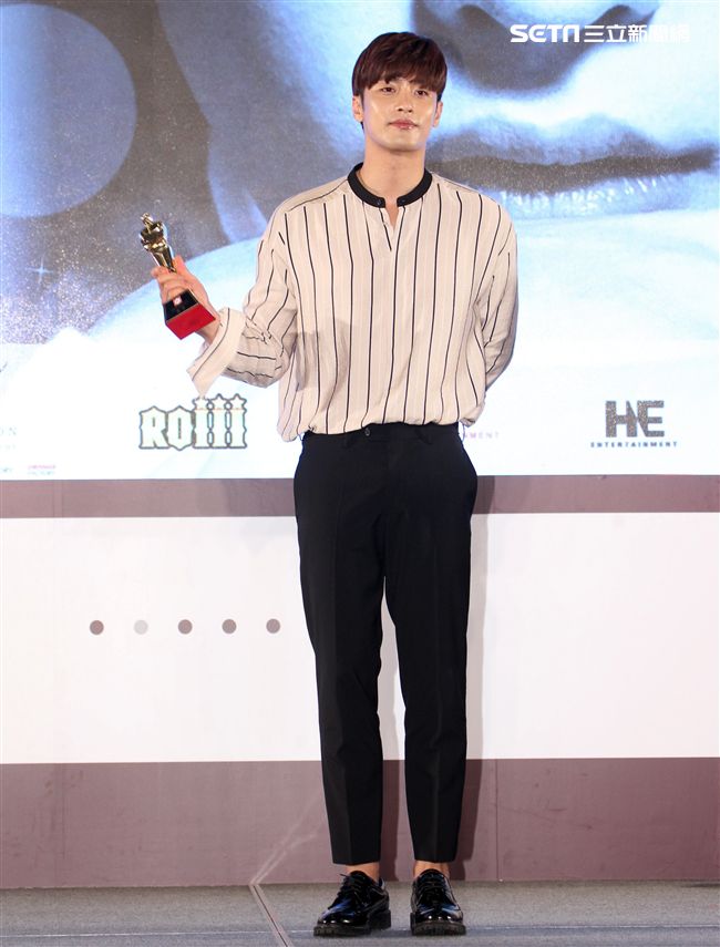 韓國男星成勛先前因演出韓劇《焦急的羅曼史》人氣大漲暴紅也有了「最帥本部長」的稱號，（10）日提前與媒體會面。（記者邱榮吉/攝影）