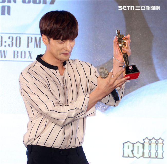 韓國男星成勛先前因演出韓劇《焦急的羅曼史》人氣大漲暴紅也有了「最帥本部長」的稱號，（10）日提前與媒體會面。（記者邱榮吉/攝影）