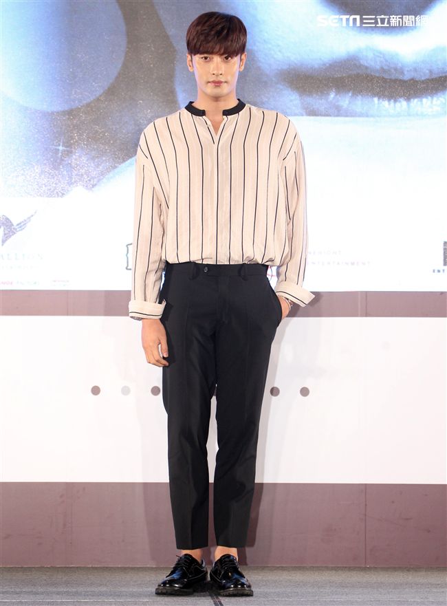 韓國男星成勛先前因演出韓劇《焦急的羅曼史》人氣大漲暴紅也有了「最帥本部長」的稱號，（10）日提前與媒體會面。（記者邱榮吉/攝影）